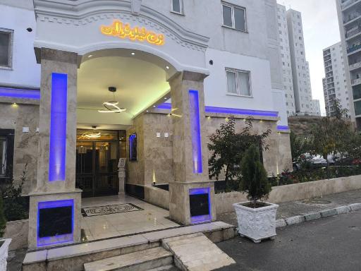 عکس برج‌ نیلوفرآبی