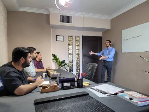 عکس دفتر وکالت محمد یونسی (گروه حقوقی فینولا)