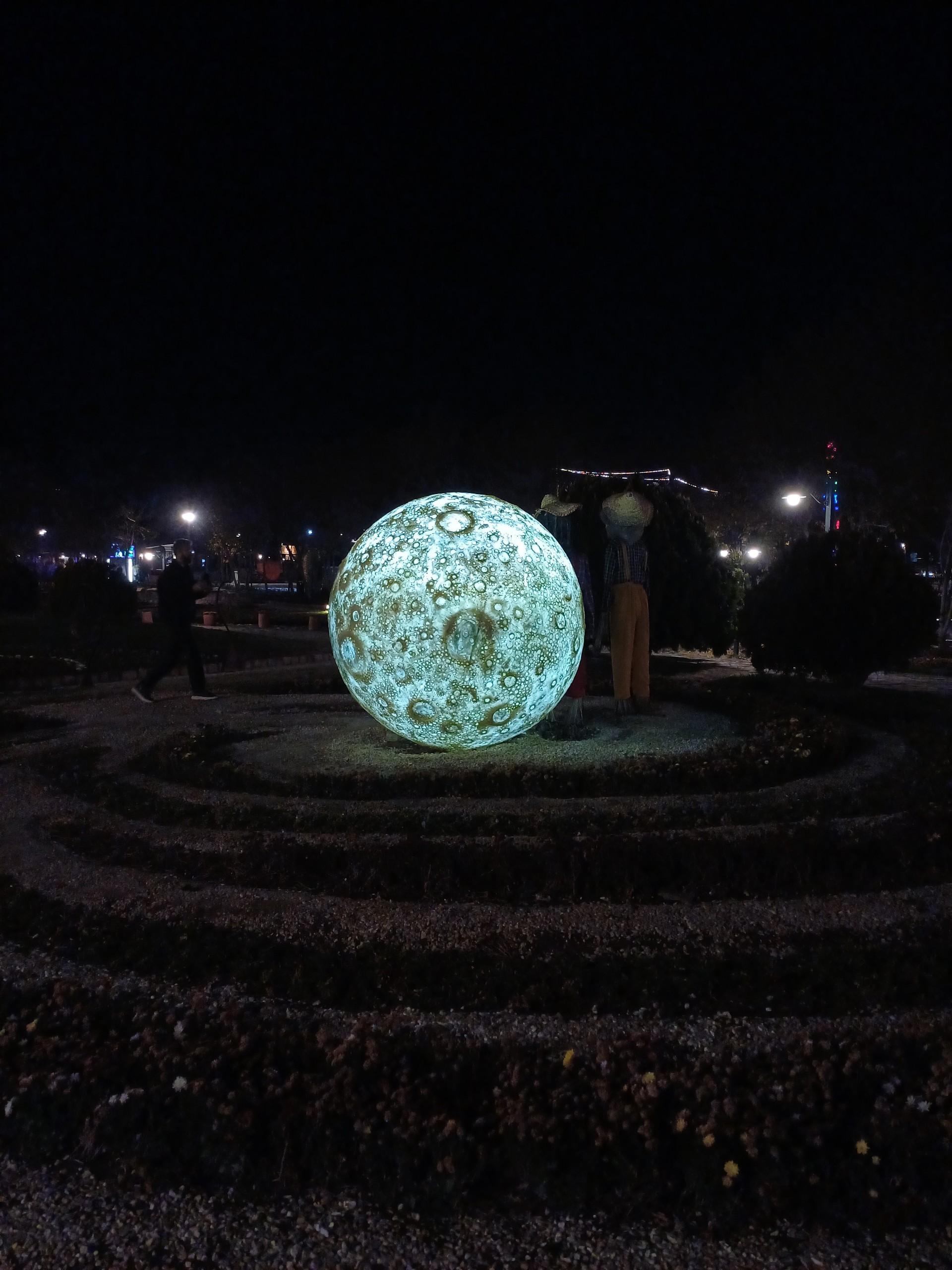 عکس باغ گل های فصلی باغ مشهد