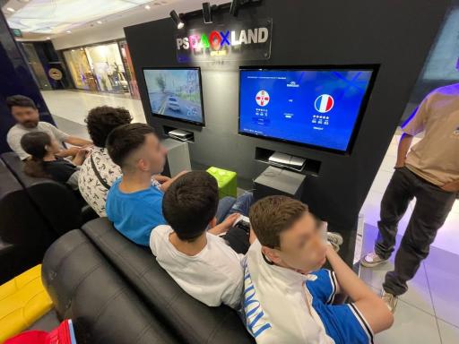 عکس گیم‌نت پی اس لند 