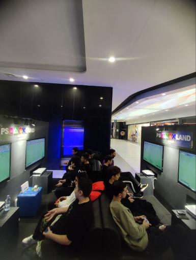 عکس گیم‌نت پی اس لند 