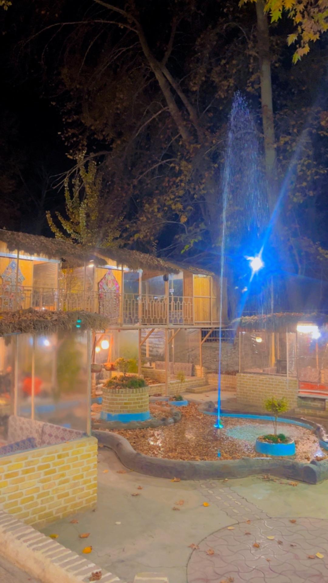 عکس رستوران شب نشین