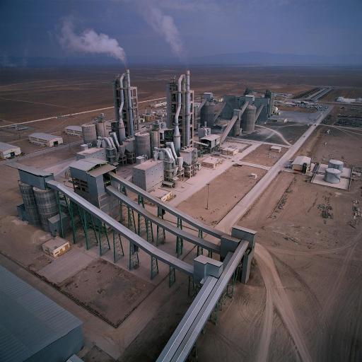 عکس کارخانه سیمان خاکستری ساوه