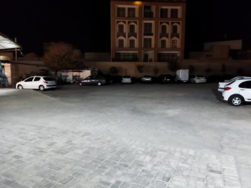 عکس پارکینگ و کارواش شبانه روزی گذرخان