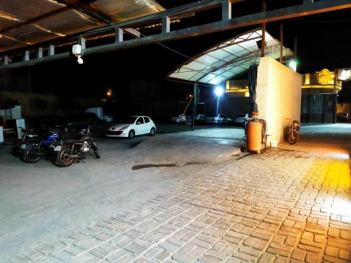 عکس پارکینگ و کارواش شبانه روزی گذرخان