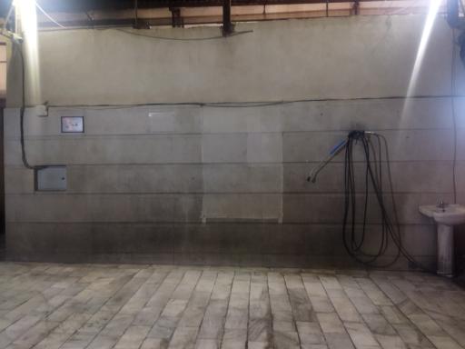 عکس پارکینگ و کارواش شبانه روزی گذرخان