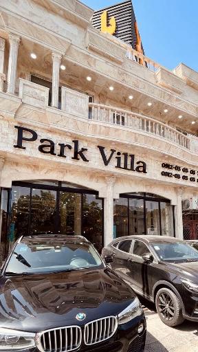 عکس مشاورین املاک پارک ویلا
