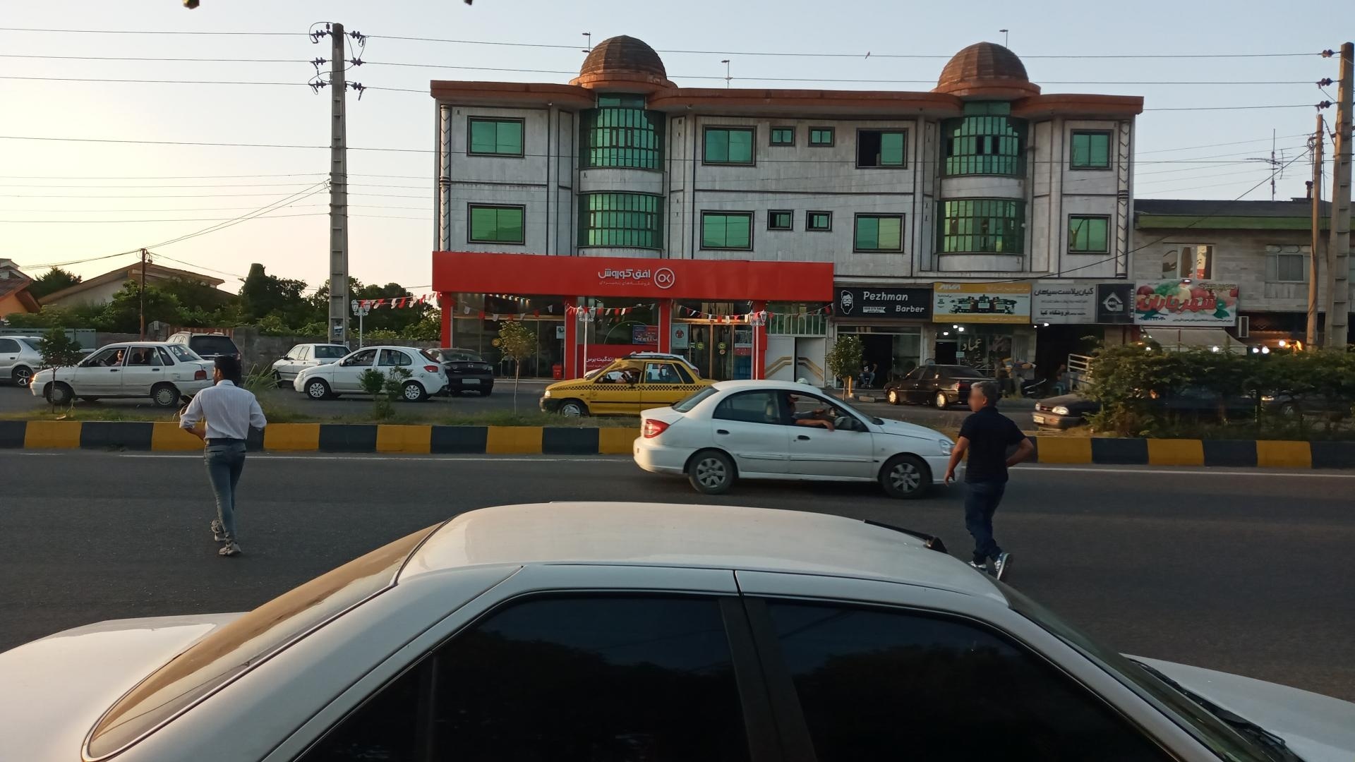 عکس فروشگاه افق کوروش