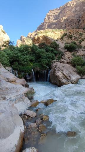 عکس آبشار آب ملخ (تخت سلیمان)