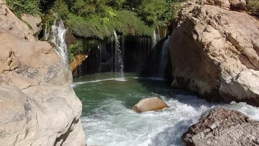 عکس آبشار آب ملخ (تخت سلیمان)