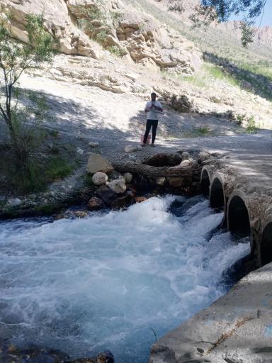 عکس آبشار آب ملخ (تخت سلیمان)