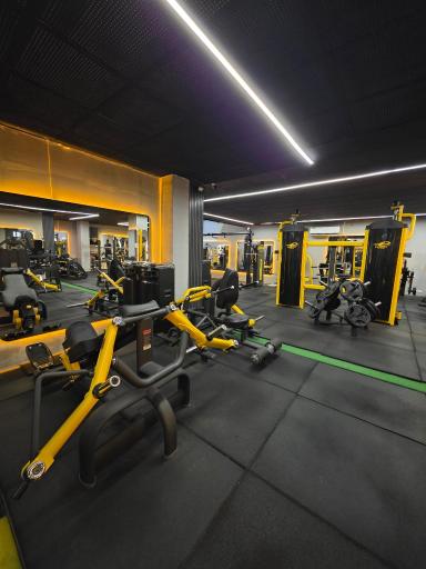 عکس باشگاه بدنسازی اسطوره