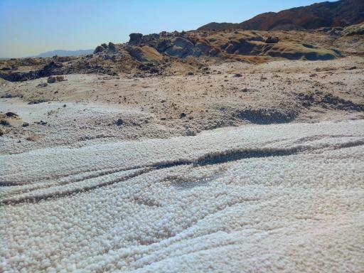 عکس گنبد و کوه نمکی قم
