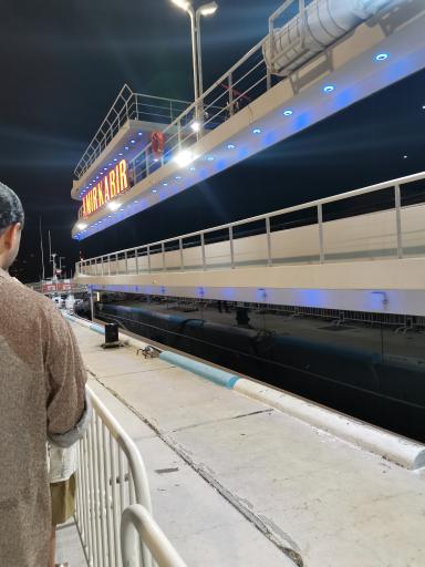 عکس کشتی تفریحی امیرکبیر