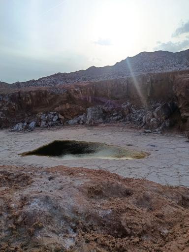عکس گنبد و کوه نمکی قم