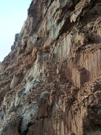 عکس گنبد و کوه نمکی قم