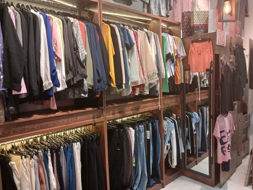 عکس پوشاک خارجی بنیتا 