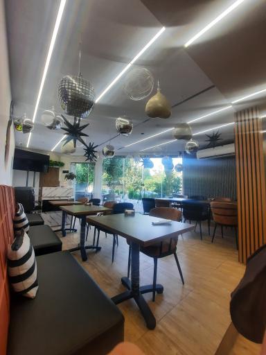 عکس کافه هارمونی