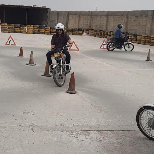 عکس آموزشگاه عملی رانندگی موتورسیکلت تکران