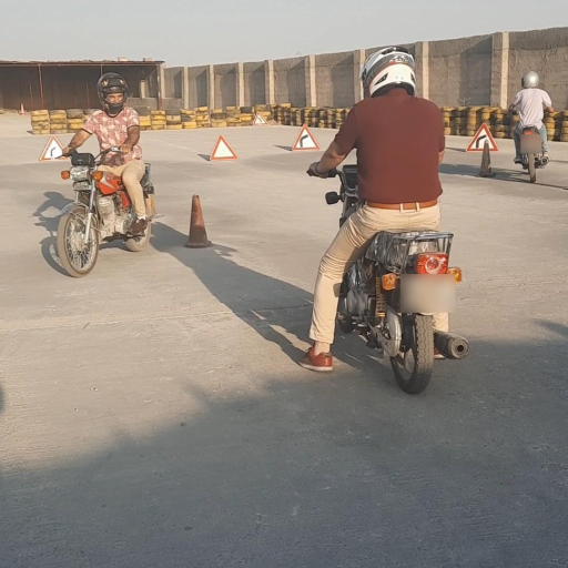 عکس آموزشگاه عملی رانندگی موتورسیکلت تکران