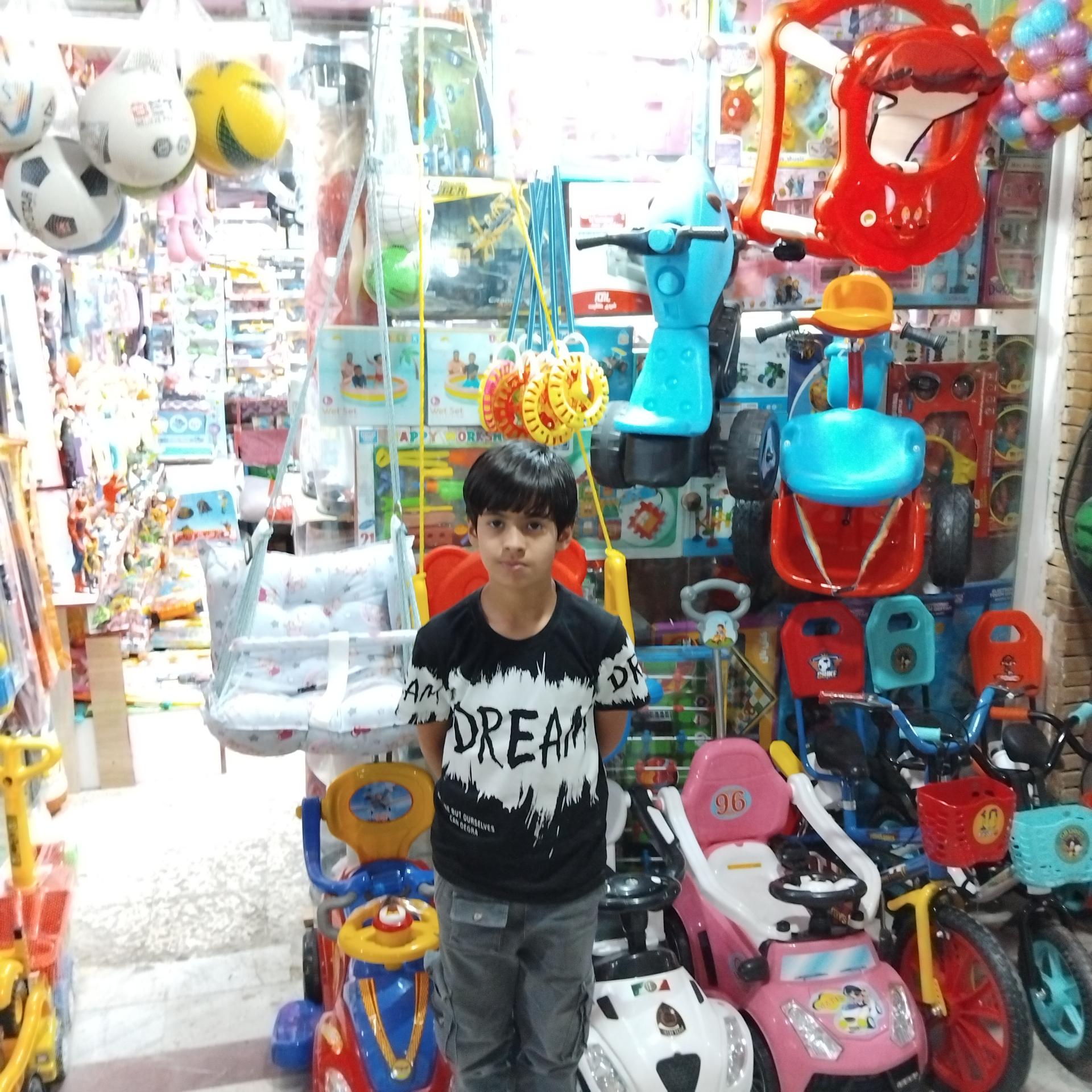 عکس اسباب بازی میثم بابا