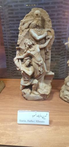 عکس موزه مجسمه آقای ازی محمدی