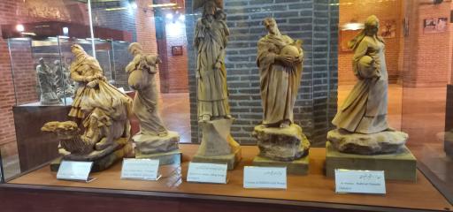 عکس موزه مجسمه آقای ازی محمدی