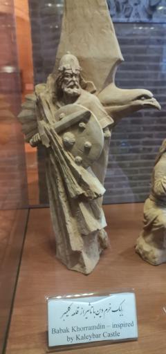 عکس موزه مجسمه آقای ازی محمدی