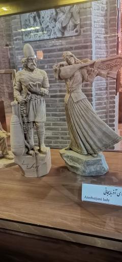 عکس موزه مجسمه آقای ازی محمدی