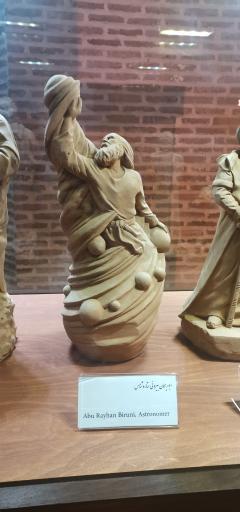 عکس موزه مجسمه آقای ازی محمدی