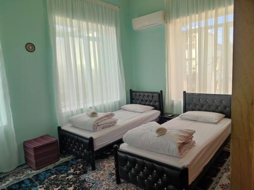 عکس هاستل بلوط