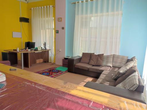 عکس هاستل بلوط