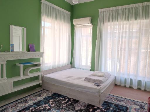 عکس هاستل بلوط