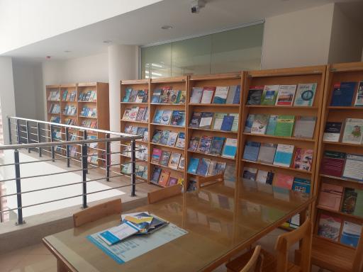 عکس کتابخانه مرکزی دانشگاه صنعتی تبریز 