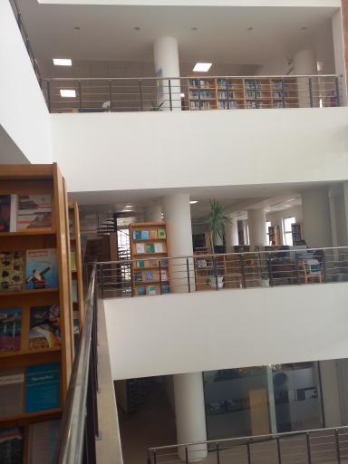 عکس کتابخانه مرکزی دانشگاه صنعتی تبریز 