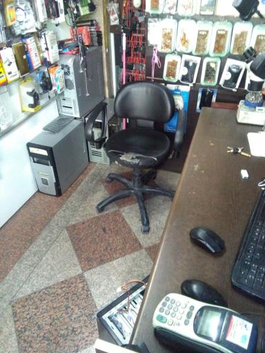 عکس تعمیرات تخصصی موبایل و کامپیوتر حمید