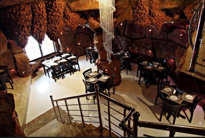 عکس رستوران صخره ای