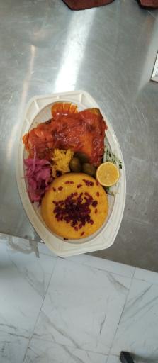 عکس تهیه غذای سام