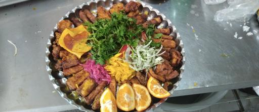 عکس تهیه غذای سام