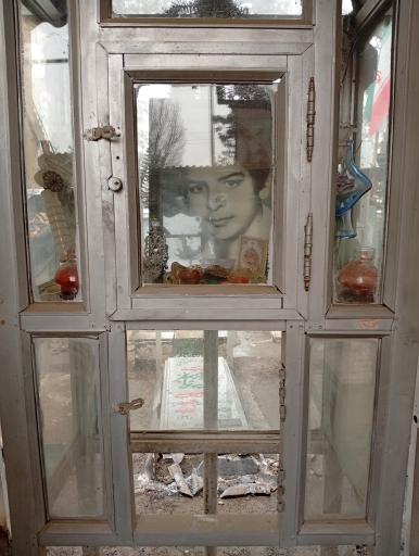 عکس مزار شهید سرباز مهدی کنگری