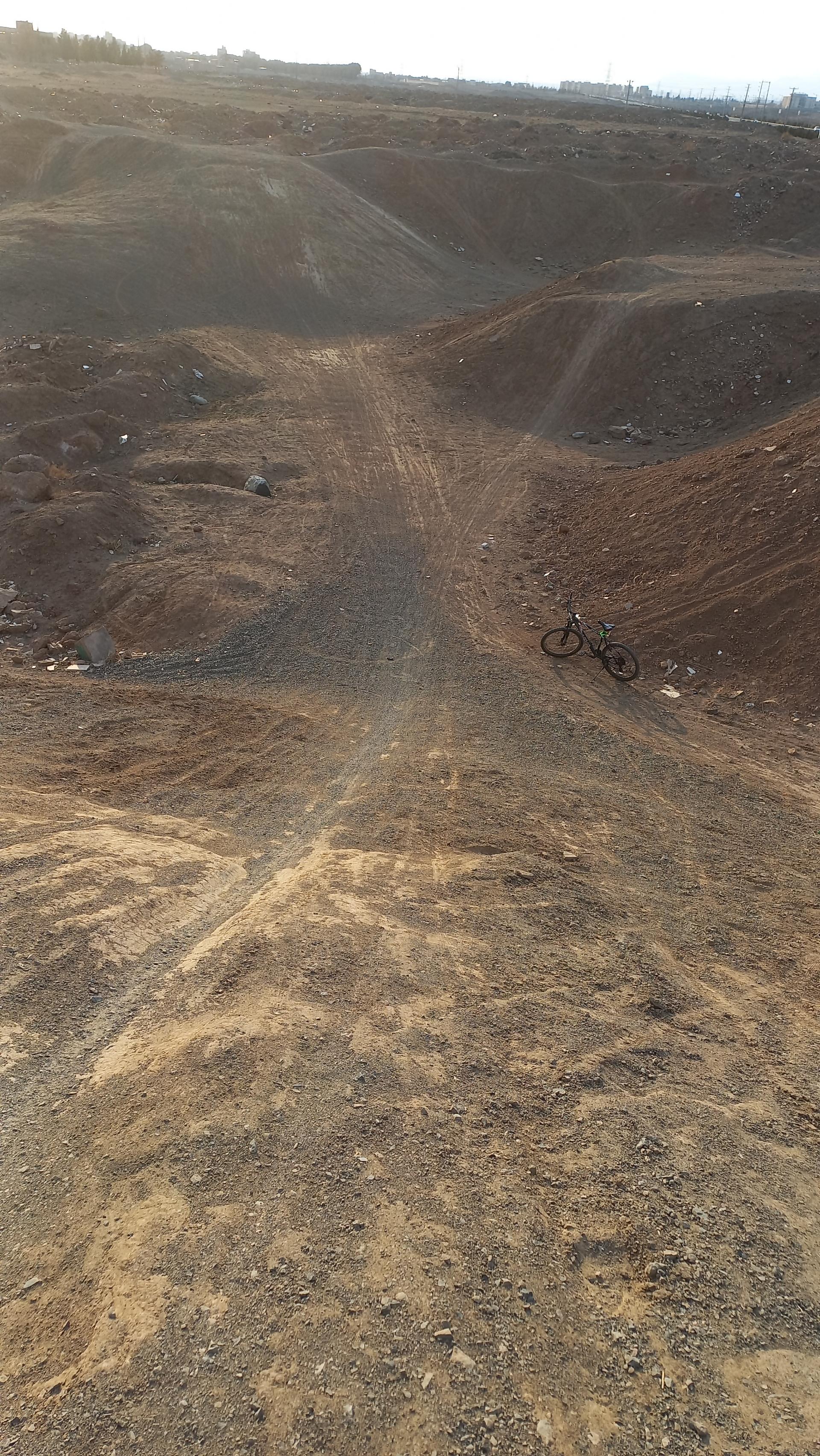 عکس پیست خاکی ابریشم