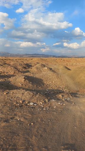 عکس پیست خاکی ابریشم