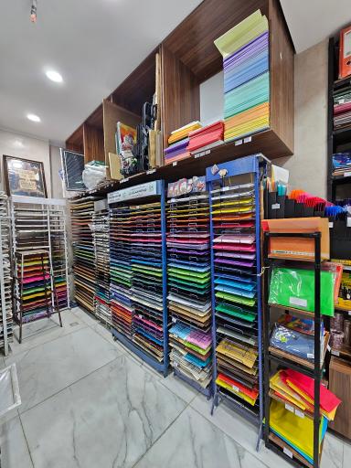 عکس لوازم التحریر و کتاب فروشی ثامن لاین