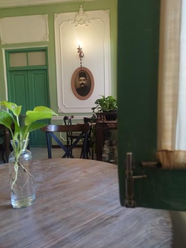 عکس کافه کتاب دمت