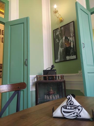 عکس کافه کتاب دمت