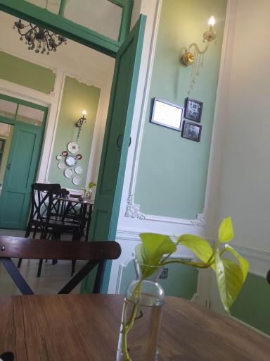 عکس کافه کتاب دمت