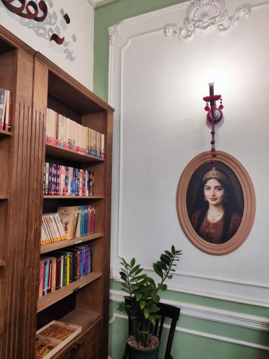 عکس کافه کتاب دمت