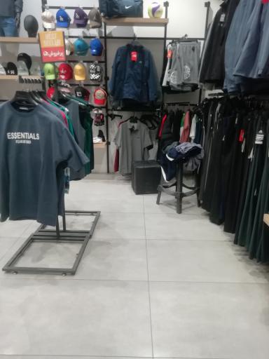 عکس فروشگاه لباس داوین