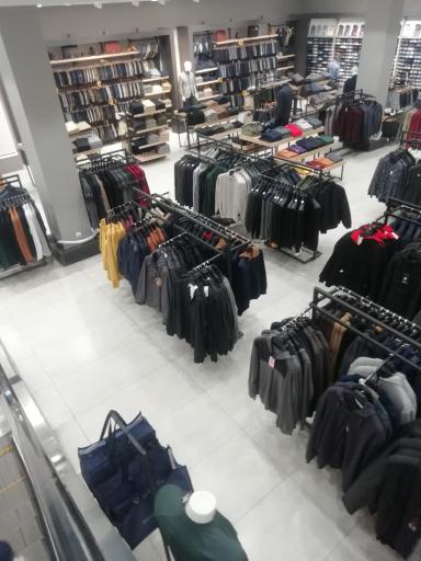 عکس فروشگاه لباس داوین