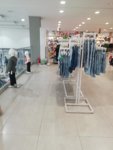 عکس فروشگاه لباس داوین